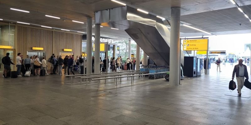 Ryanair EIN Terminal