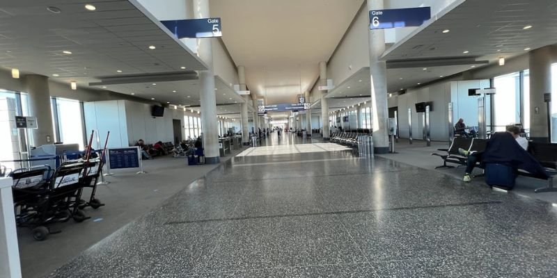 Sun Country Airlines BDL Terminal