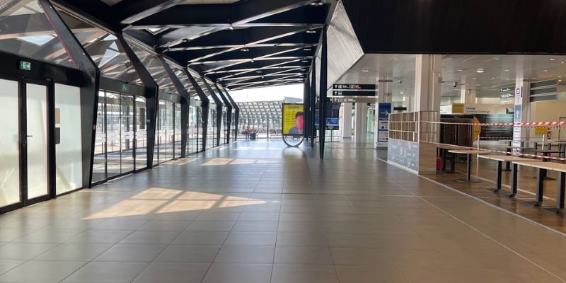 Sun Country Airlines LYS Terminal