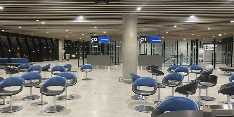 Cathay Pacific LYS Terminal