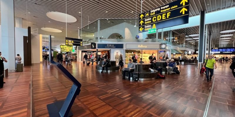 Icelandair Berlin CPH Terminal