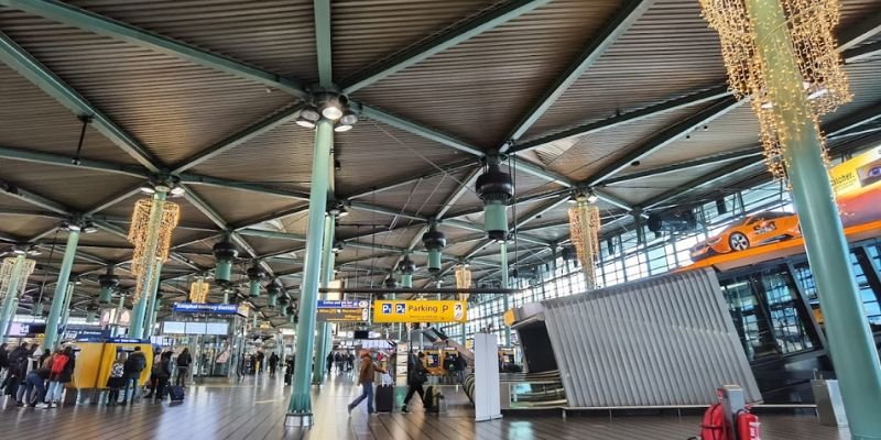 Kuwait Airways AMS Terminal