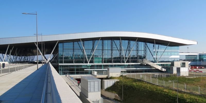 Santiago-Rosalía de Castro Airport